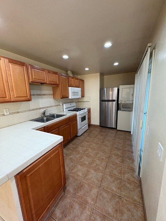 Building Photo - California St