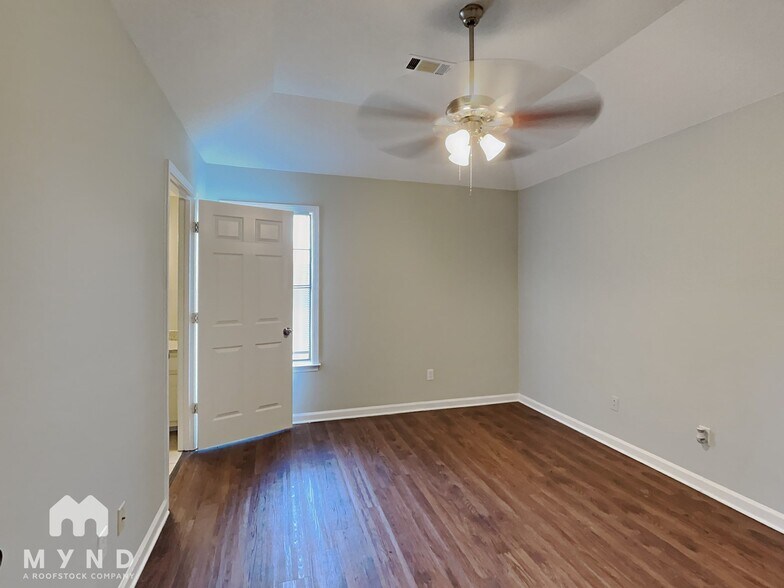 Building Photo - 5266 Rolling Ridge Cove
