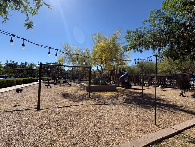 Building Photo - 1928 W Chisum Trl