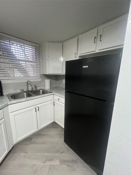 Building Photo - 7501 Chesterfield Dr