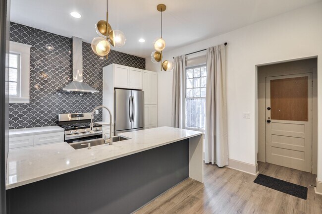Building Photo - Beautifully Updated 1bd/1ba Condo in Midto...