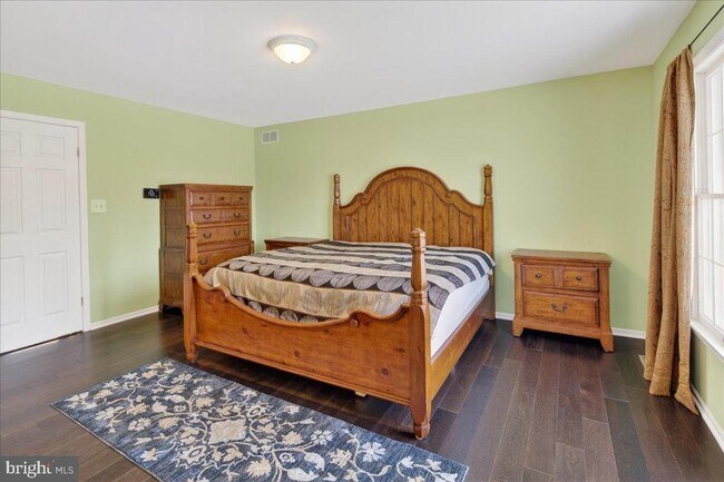 Building Photo - 7 Redwood Ct