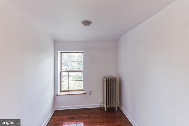 Building Photo - 1425 N Line St