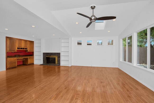 Building Photo - 12642 NE 73rd St