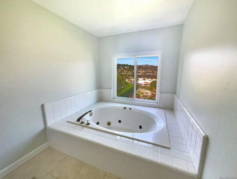 Building Photo - 2644 La Costa Ave