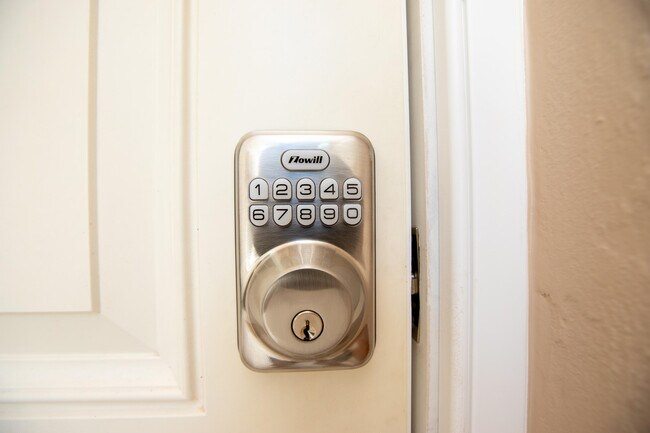 Building Photo - 10821 La Salinas Cir