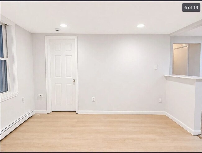 Building Photo - 528 Bennington St