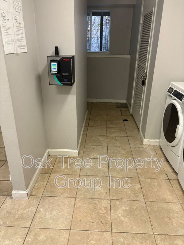 Building Photo - 625 F St