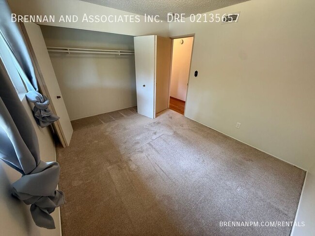 Building Photo - 3 bed 2 bath, Fletcher Hills, View, All Ap...