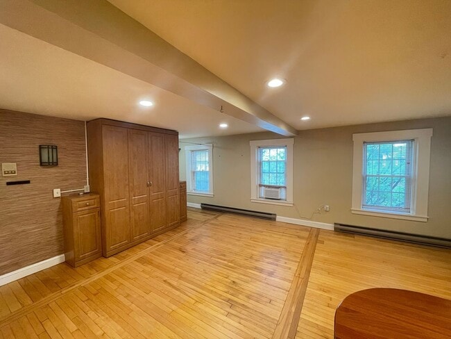 Building Photo - 131 W Merrimack St
