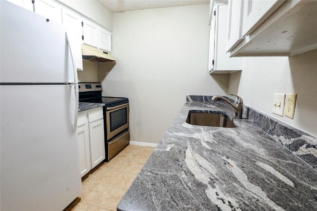 Building Photo - Move in Ready Duplex in Arlington!