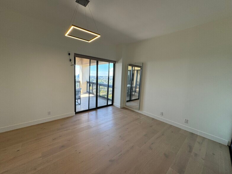 Building Photo - 10445 Wilshire Blvd