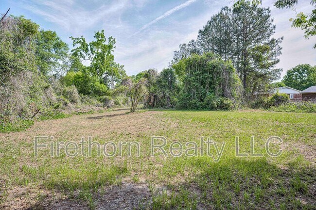 Building Photo - 2719 Meadowbrook Dr