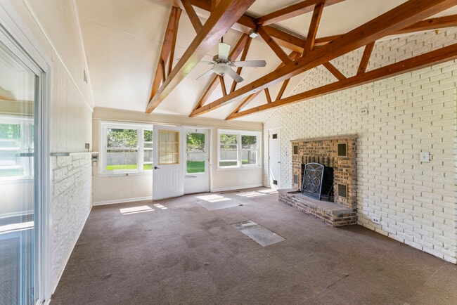 Building Photo - 4501 E Kuhn Rd