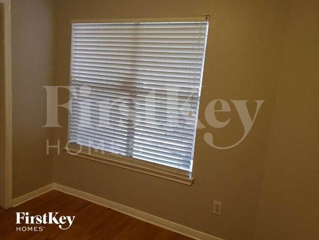 Building Photo - 8518 Pearl Lake Dr
