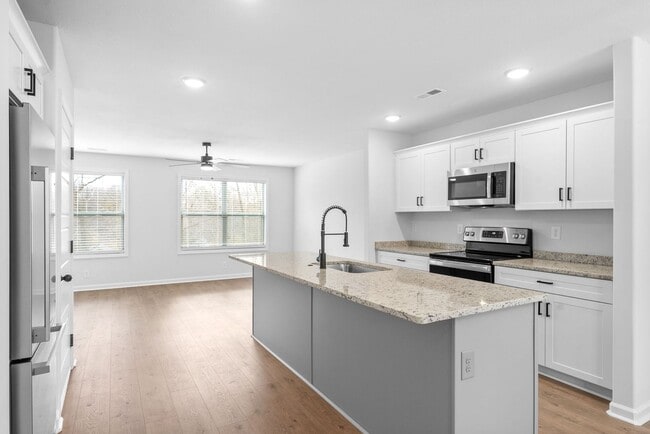 Building Photo - 700 Crossland Ave