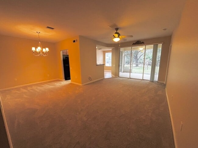 Building Photo - Spacious 2 Bed 2 Bath with Office/ Den