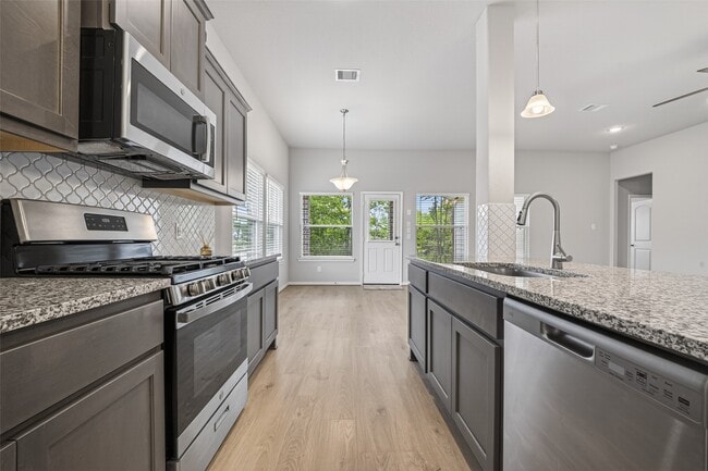 Building Photo - 18203 Samie Nell Ct
