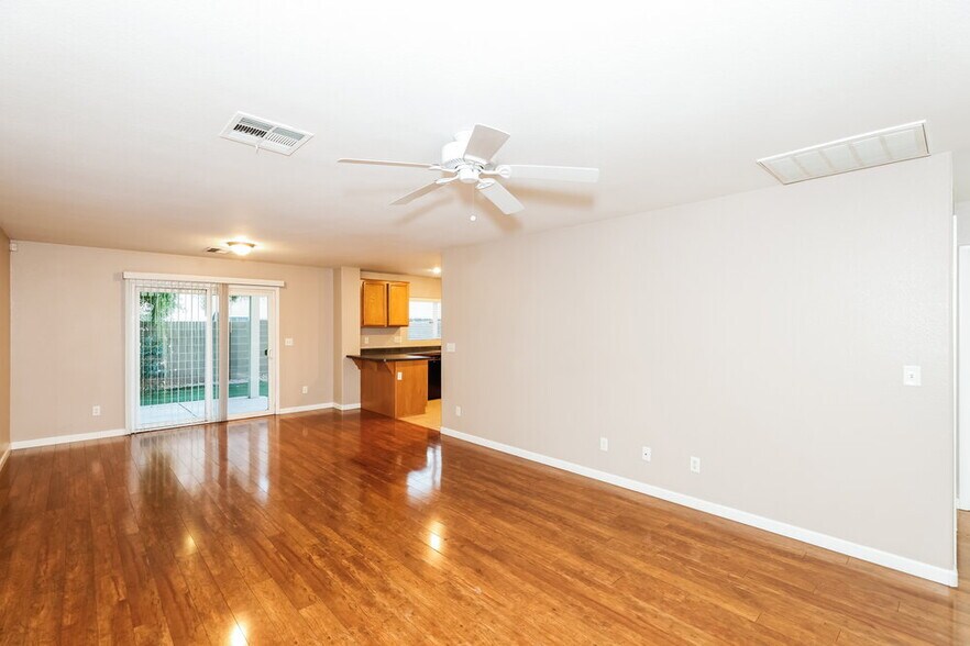 Building Photo - 6384 Whispering Clouds Ct