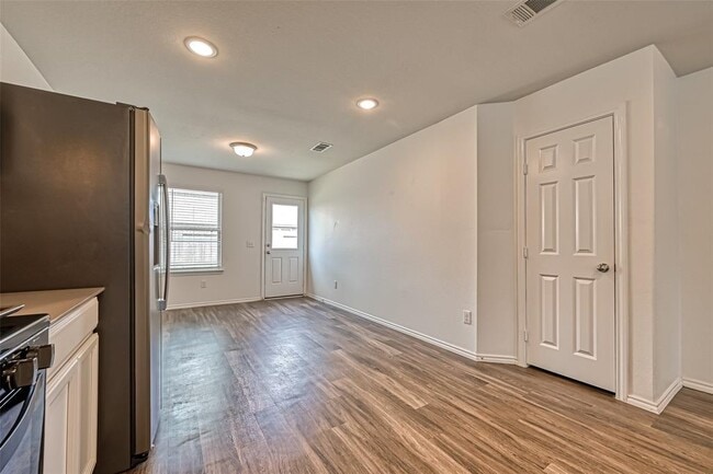 Building Photo - 2614 Lapwing Dr.