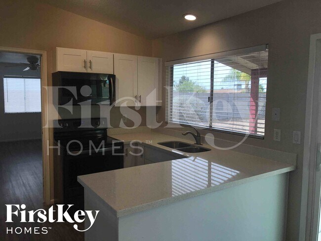 Building Photo - 1444 N Ananea