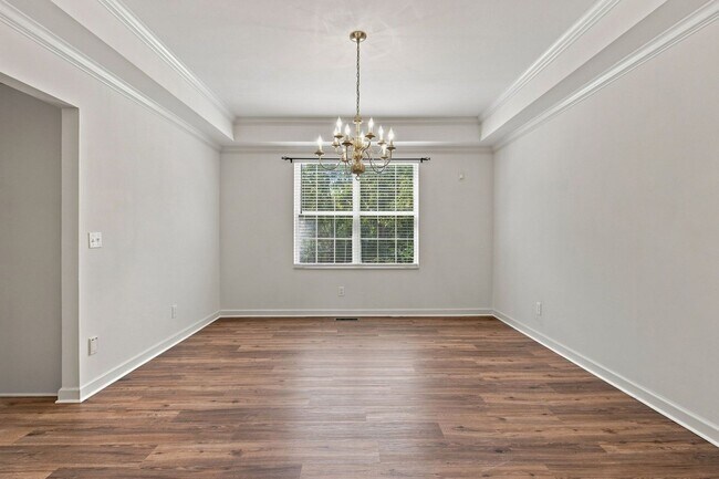 Building Photo - 605 Brelan Ct