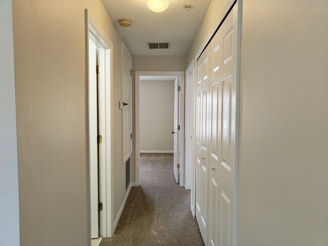 Building Photo - Three Bedroom Townhome at Cypress Lakes in Kissimmee