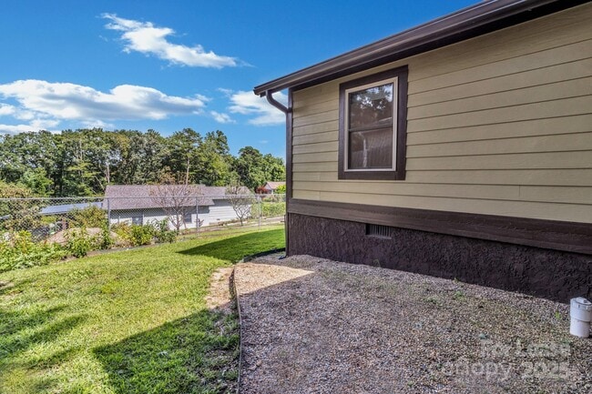 Building Photo - 150 Oak Hill Rd