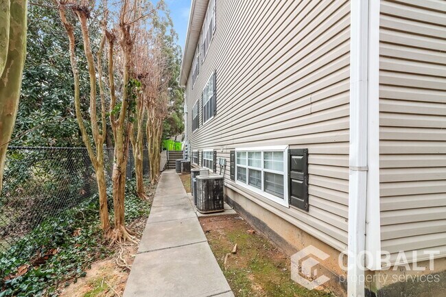 Building Photo - 987 Collier Rd NW