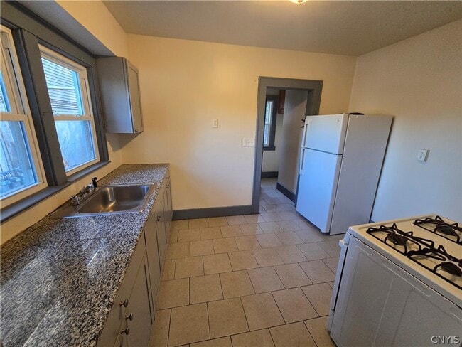 Building Photo - 322 Spring St