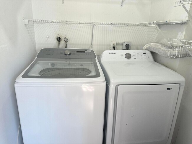 Building Photo - 548 Normandy Ln