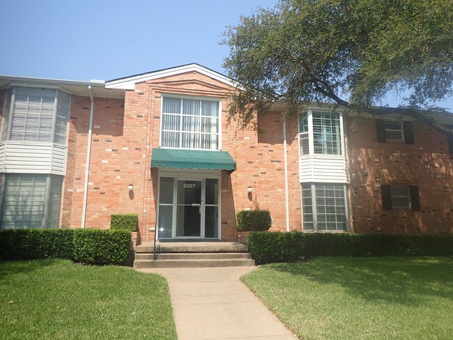 Building Photo - Spacious 2-Bedroom, 2-Bath Condo near SMU ...
