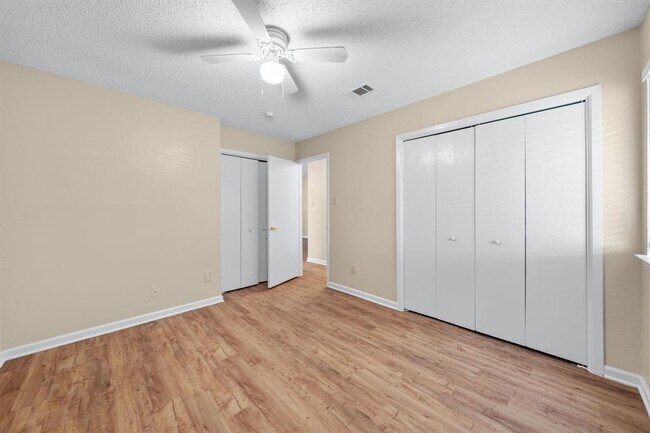 Building Photo - 100 Meteor Dr