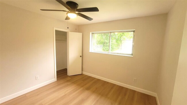 Building Photo - 11002 Melba Ln