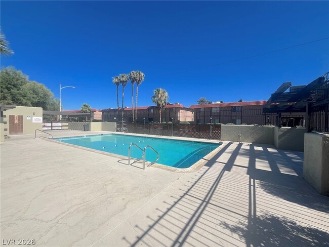 Building Photo - 6007 Bromley Ave