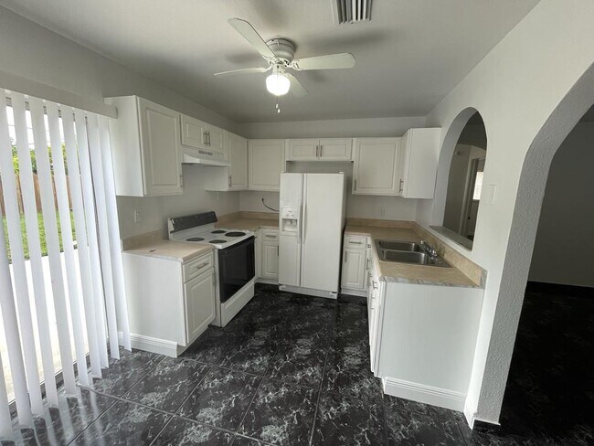 Building Photo - 1730 SW 64th Terrace