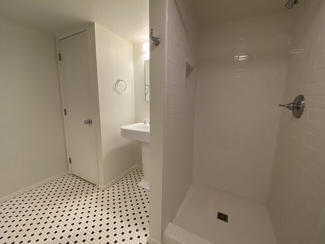 Building Photo - Charming 3-Bed, 2-Bath Gem with Fully Fenced Yard in Lynden