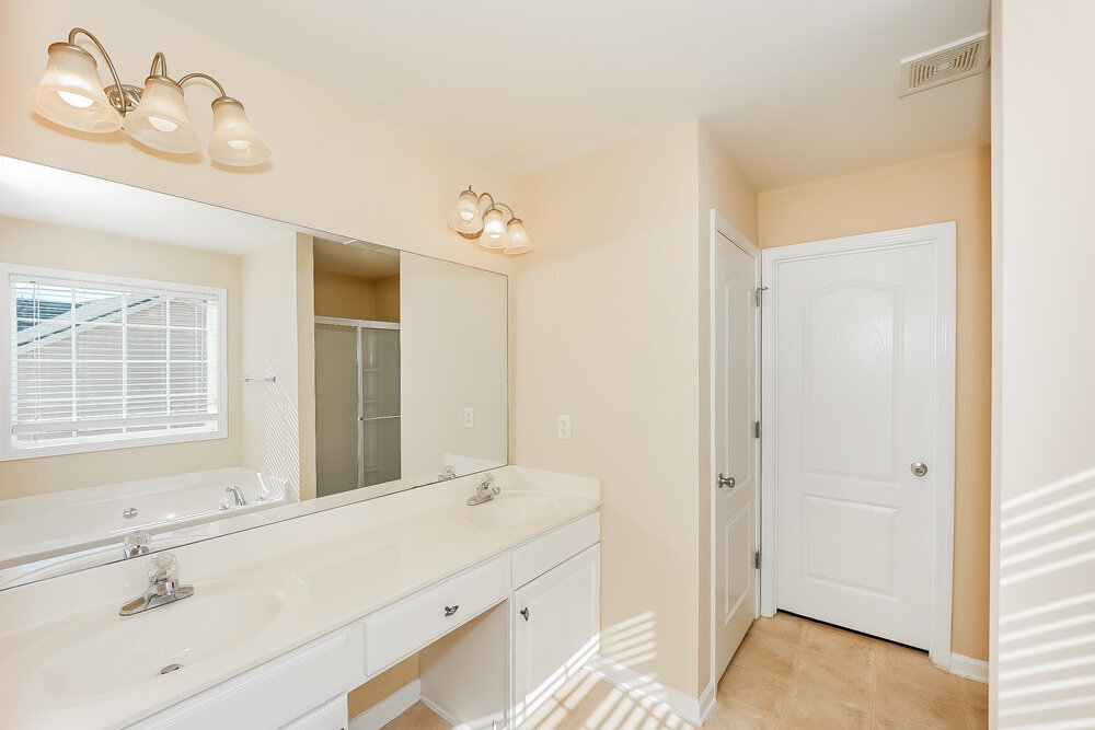 Building Photo - 605 Needle Rush Cir