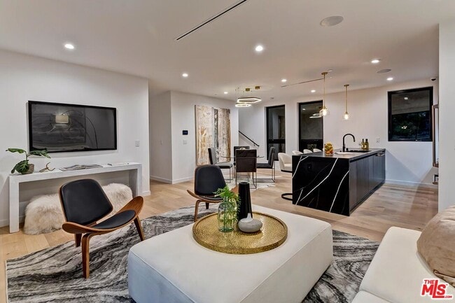 Building Photo - 7273 W Hazel Ct