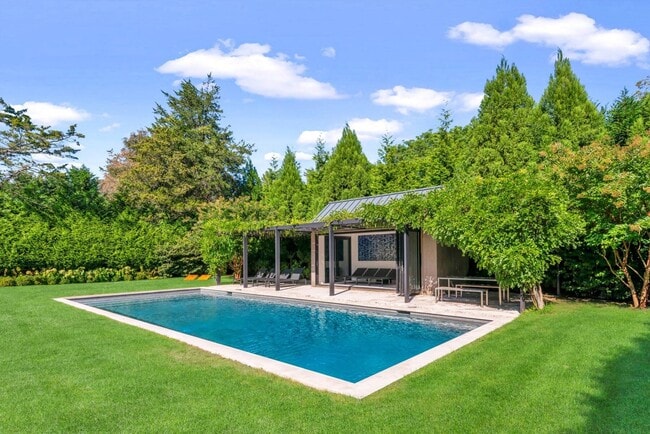 Building Photo - 60 Gansett Ln