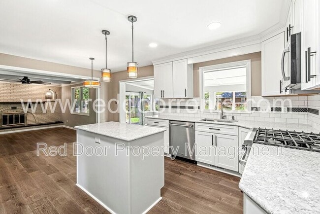 Building Photo - 8635 Bishops Ln