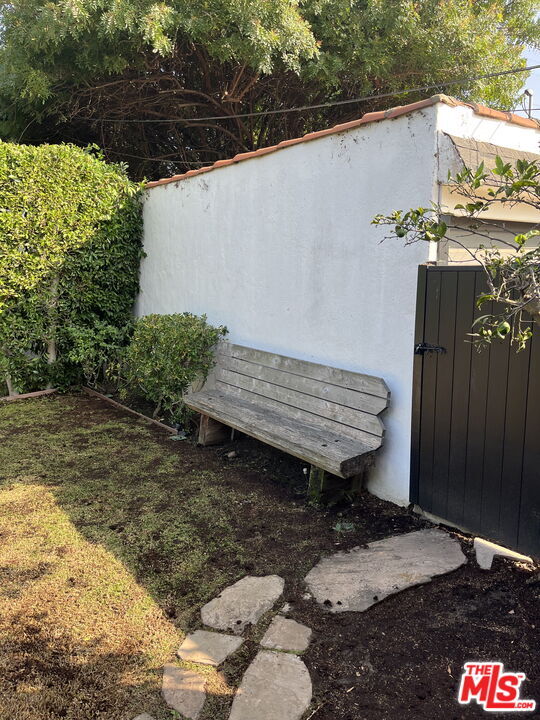 Building Photo - 622 N Formosa Ave