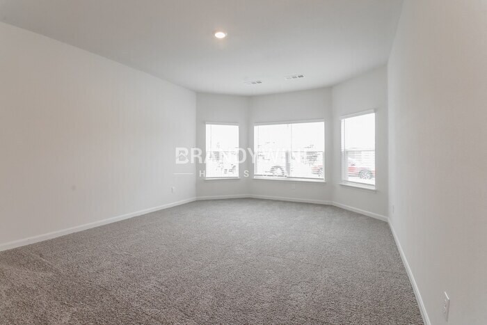 Building Photo - 9613 Klondike Dr