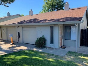 Building Photo - 2 bedroom , one bath duplex in Fair Oaks