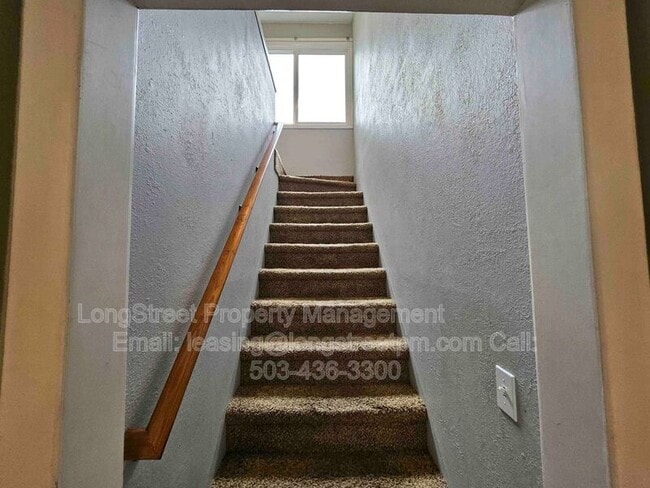 Building Photo - 2205 N Willamette Blvd
