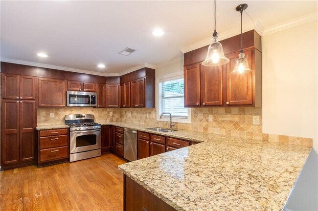 Building Photo - 3014 Skyland Dr NE