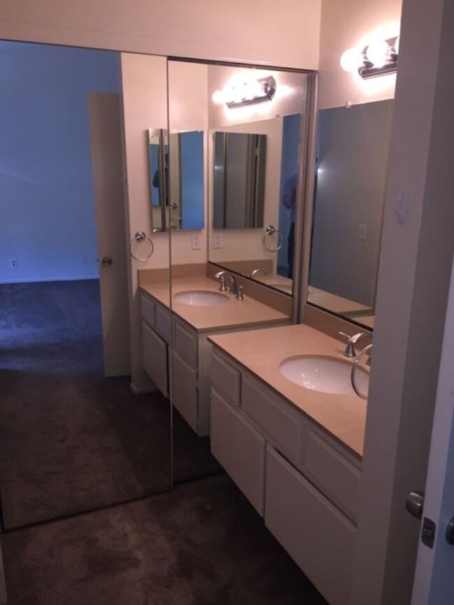 Building Photo - Carmel Valley Condo with garage