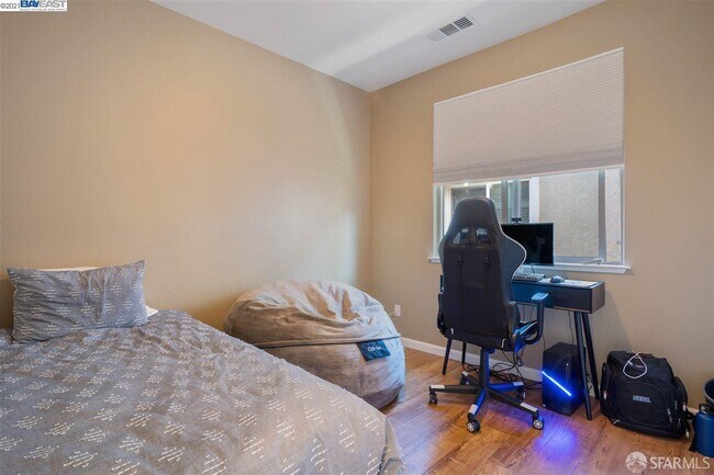 Building Photo - 699 Flemish Ct