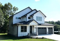 Building Photo - Great home in South Asheville