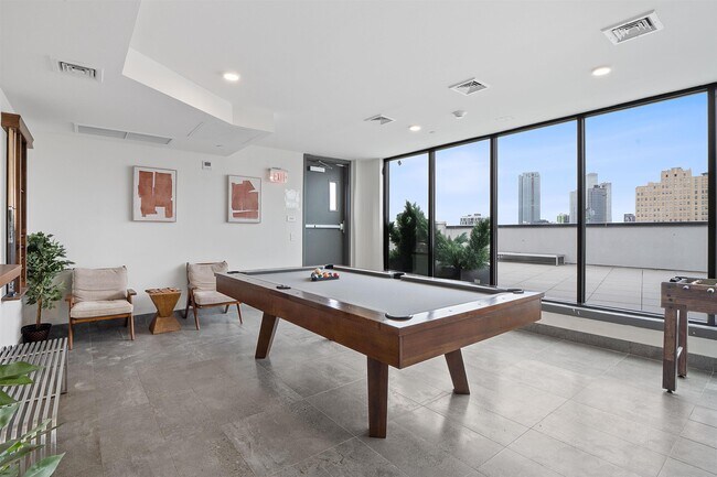 Building Photo - 136-144 Summit Ave